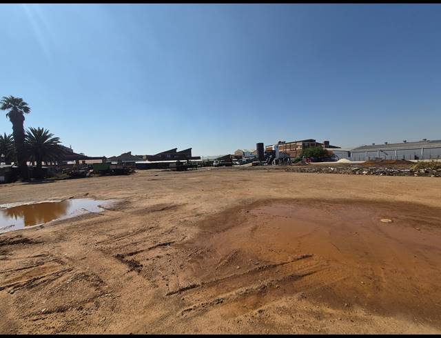 20,000M² INDUSTRIAL YARD TO LET IN WYCHWOOD